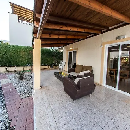 فيلة Serena Bay باراليمني